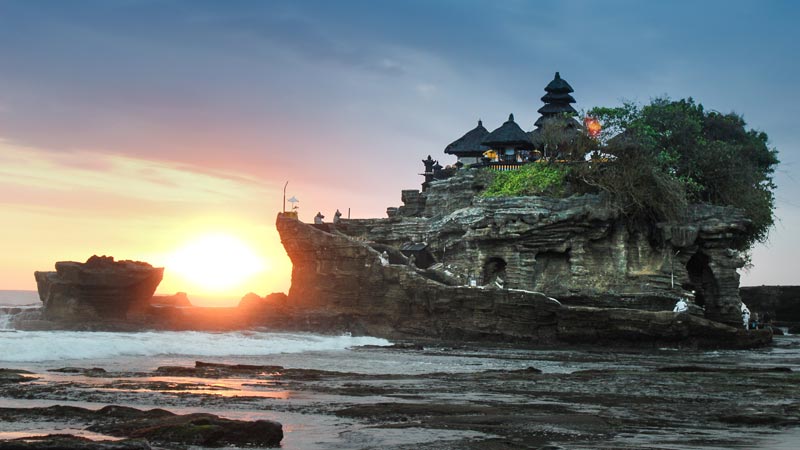 Ikon Pariwisata Bali, Pura Tanah Lot yang Wajib Dikunjungi